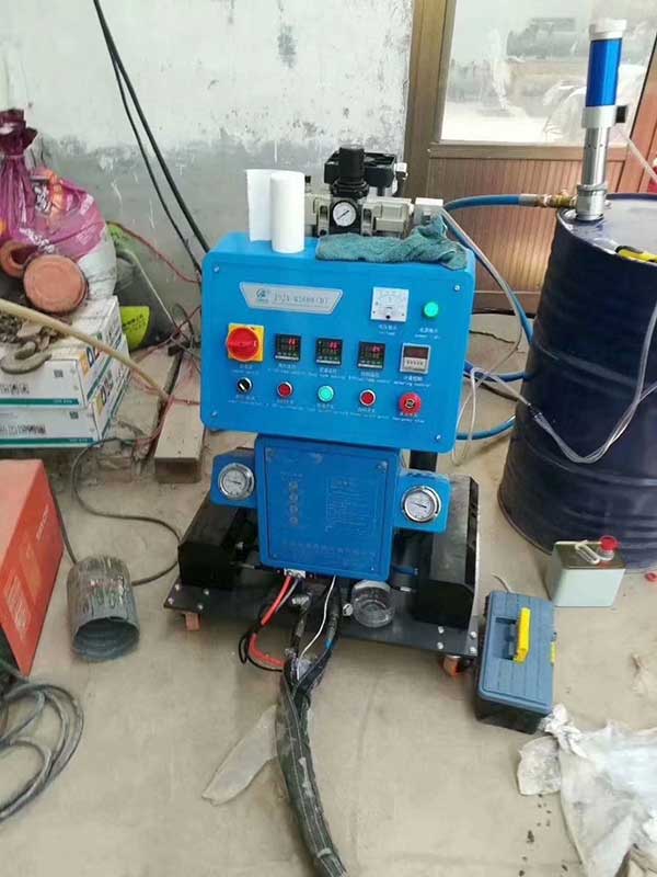 定時定量功能的聚氨酯浮球Q2600D聚氨酯發(fā)泡機(jī)